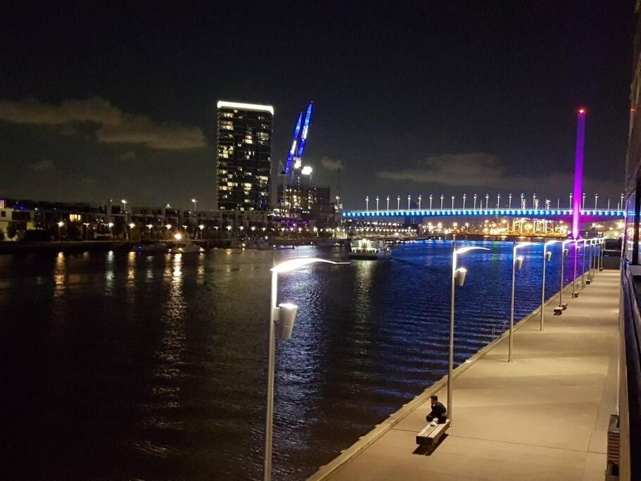 Melbourne Docklands Riverside Views Εξωτερικό φωτογραφία